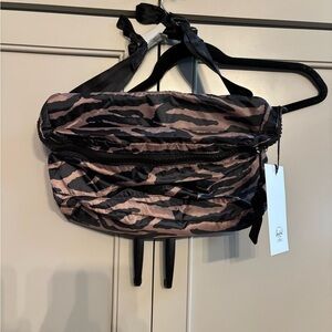 NWT Herschel Supply Co. Thalia Crossbody bag animal print